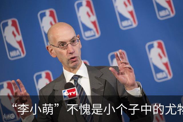 “李小萌”不愧是小个子中的尤物女神，穿黄色吊带连衣裙，美炸了